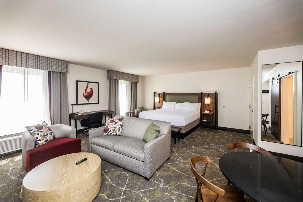Hampton Inn & Suites Dobson Номер фото