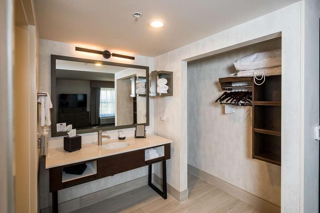 Hampton Inn & Suites Dobson Номер фото